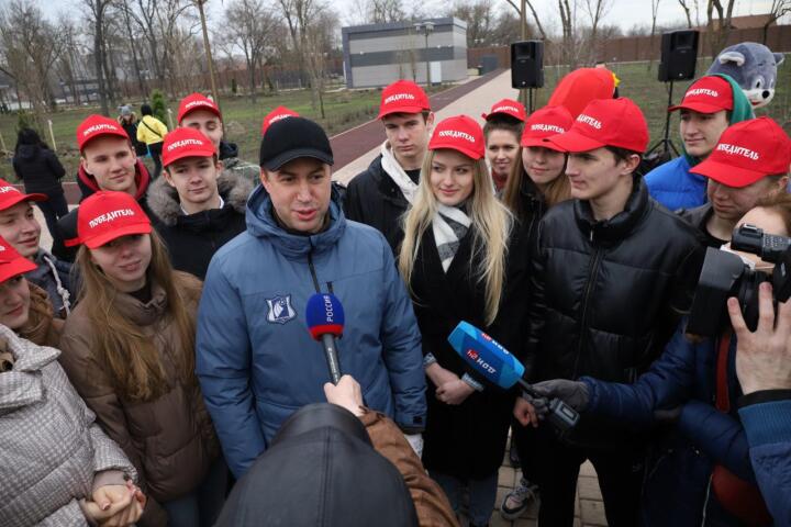 Сегодня в парке «Левобережный» появилась новая аллея